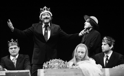 A János király az Örkény Színházban. Schiller Kata felvétele